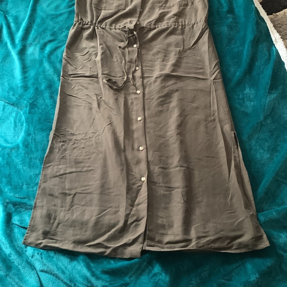 Old Navy- gently used woman’s dress - Picture 2 of 4